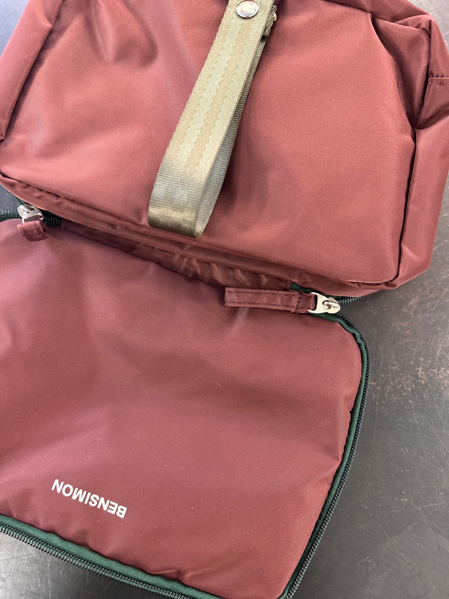 Trousse de toilette Bensimon a suspendre bordeaux