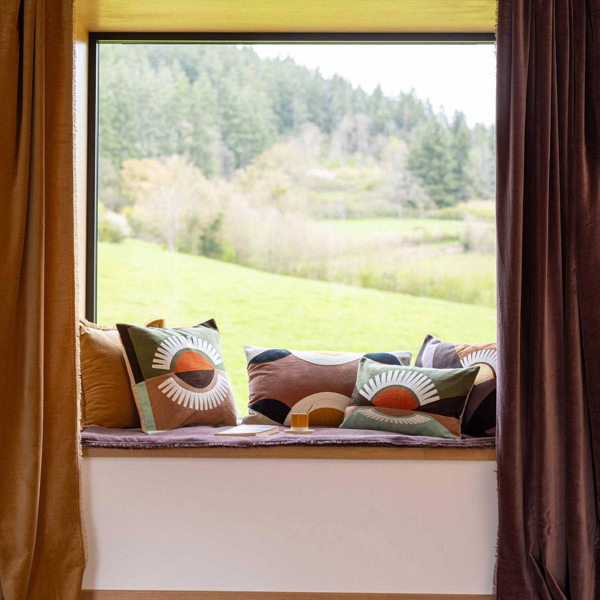 Coussin brodé Eol Vivaraise