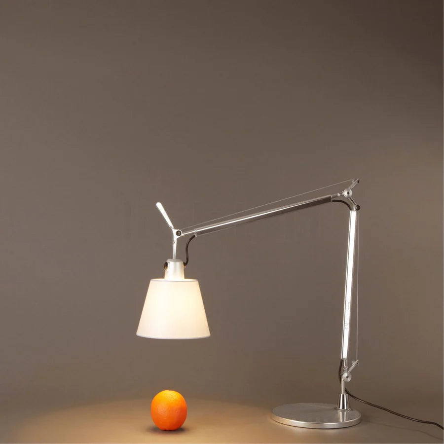 Tolomeo Basculante table aluminium et parchemin Artemide