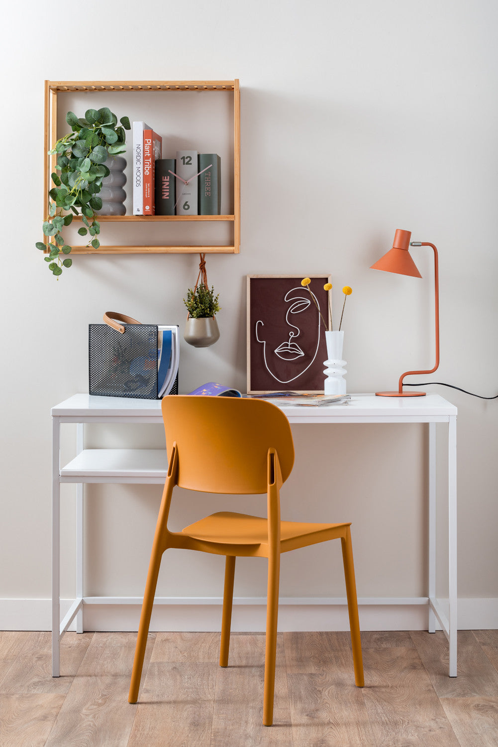 Chaises Dining chair Present time