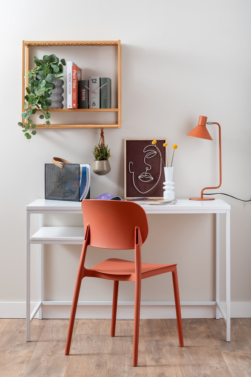 Chaises Dining chair Present time