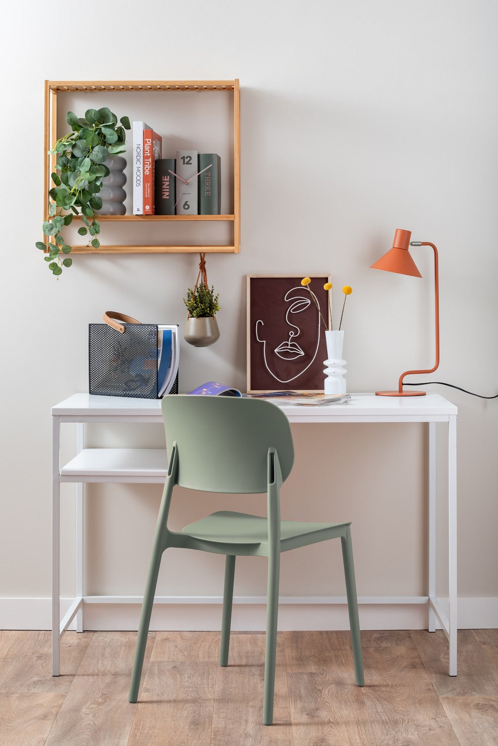 Chaises Dining chair Present time