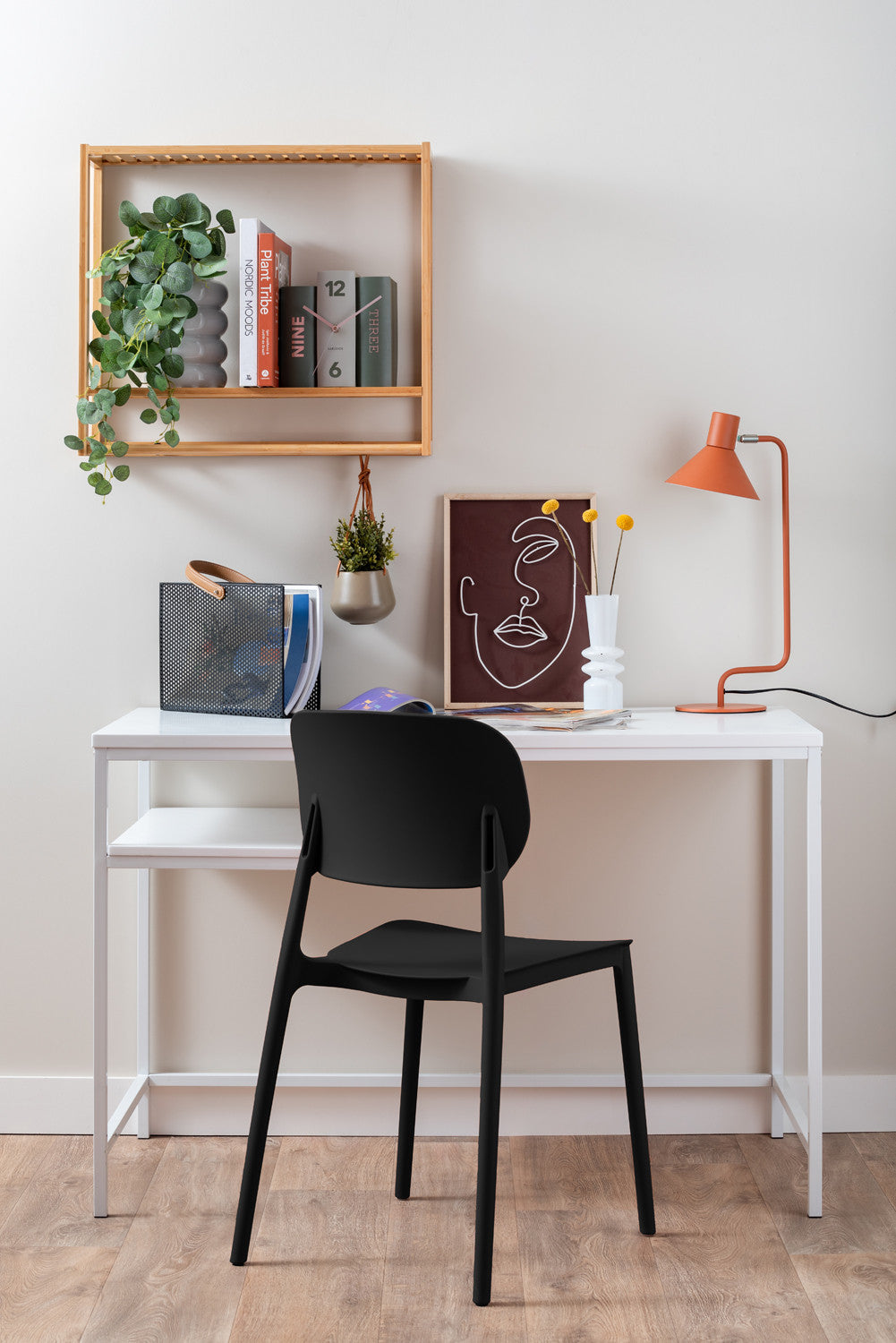 Chaises Dining chair Present time