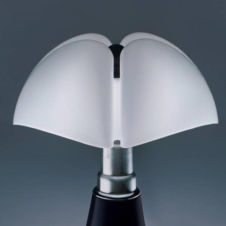 Lampe a poser Pipistrello noir petit modele Martinelli Luce Gae Aulenti 1