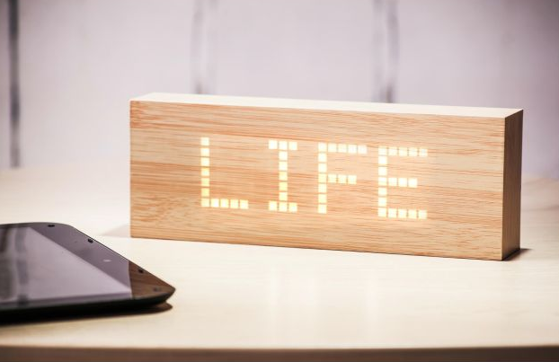 Reveil bois massif clair Gingko