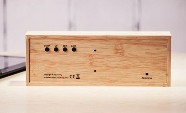 Reveil bois massif clair Gingko 3