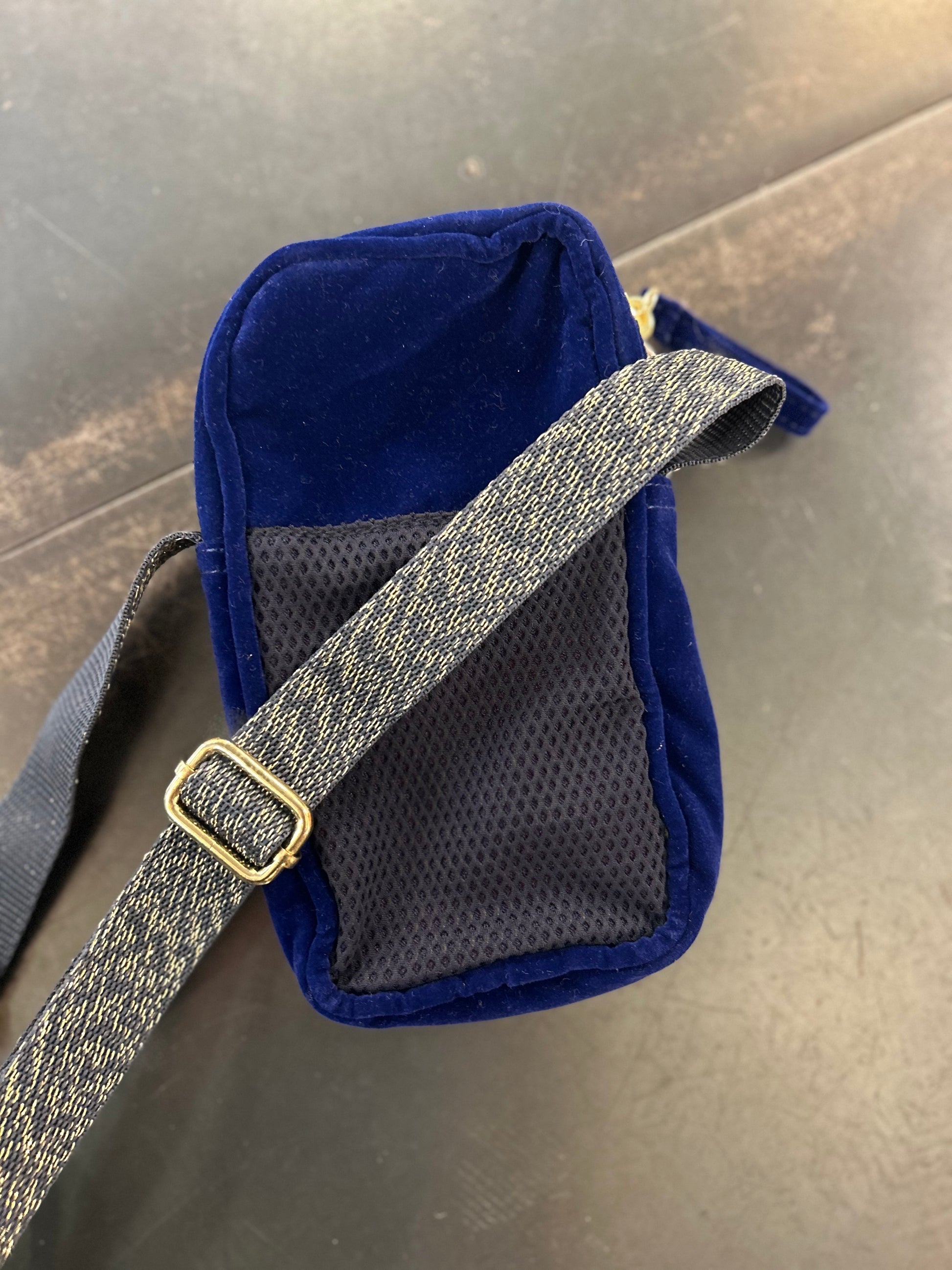 Sac Bensimon velours bleu pour telephone 
