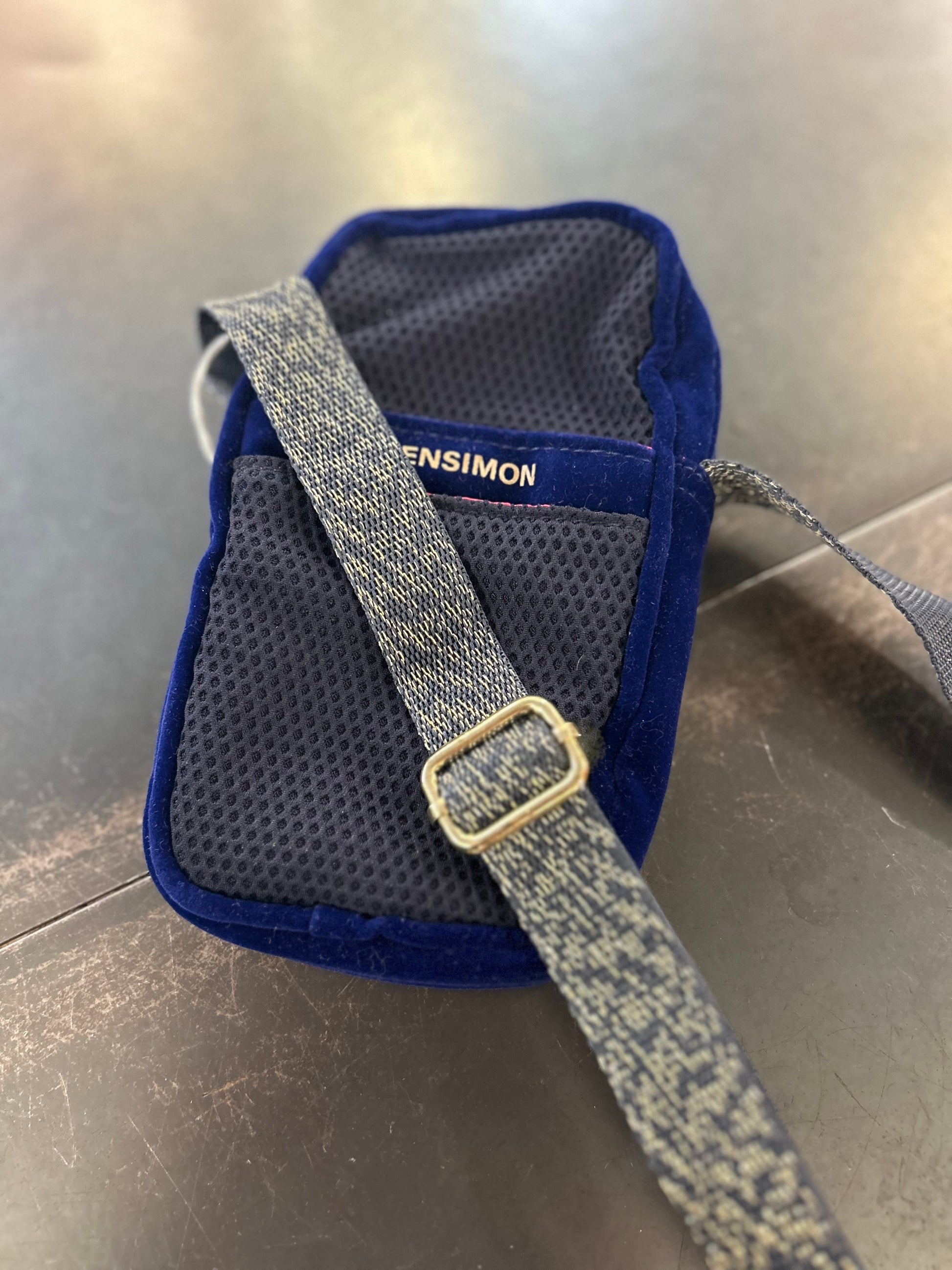 Sac Bensimon velours bleu pour telephone 1