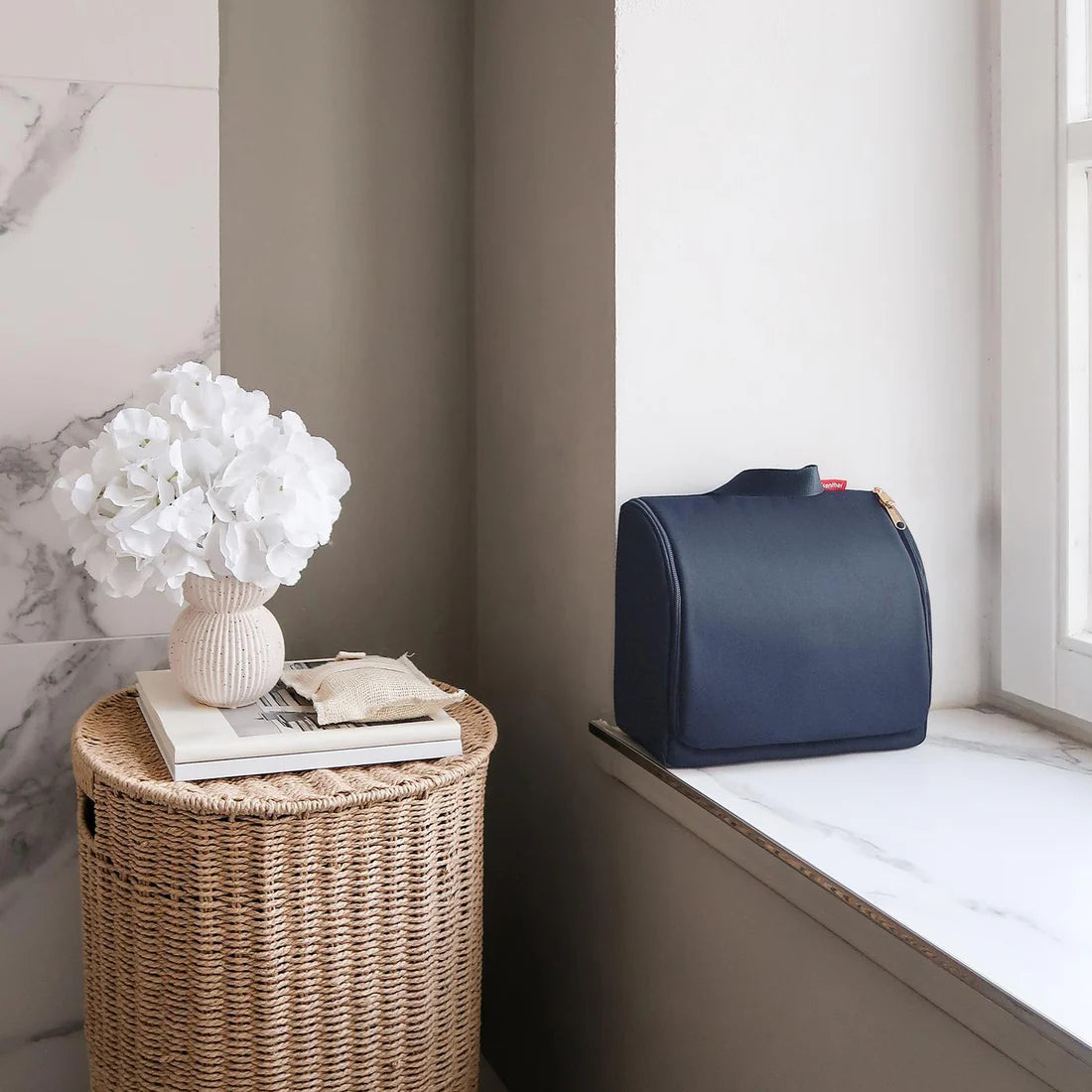 Toiletbag XL midnight gold Reisenthel 5