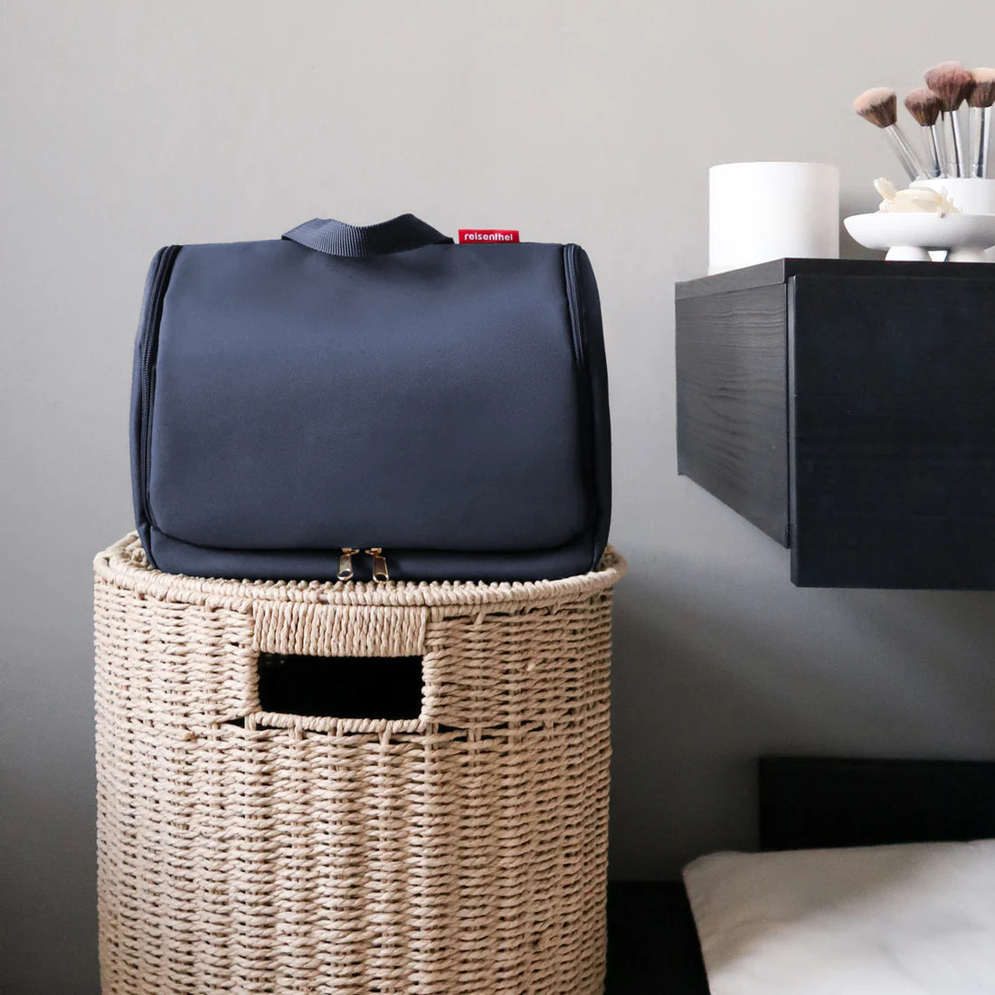 Toiletbag XL midnight gold Reisenthel 6