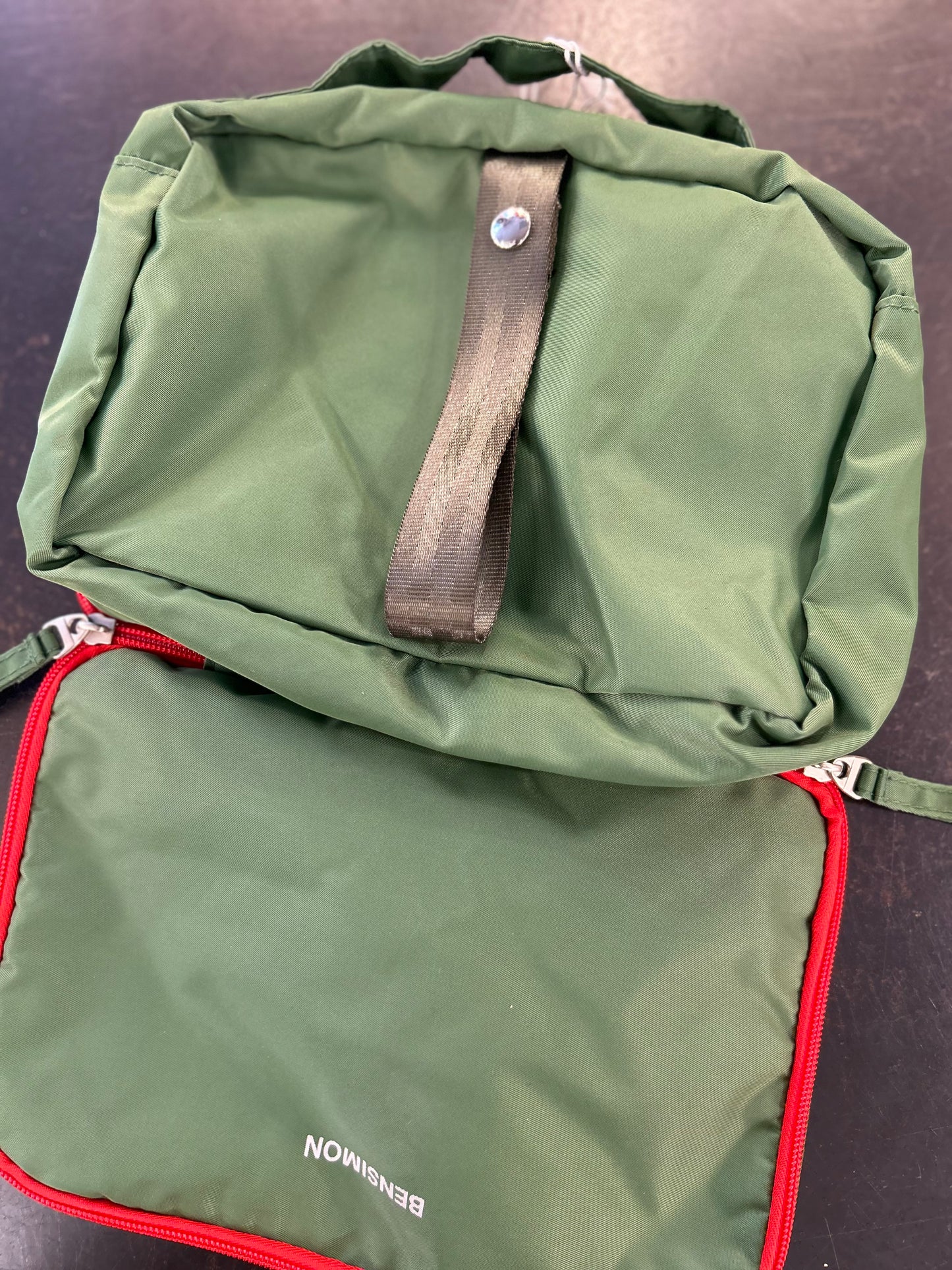 Trousse de toilette Bensimon a suspendre verte