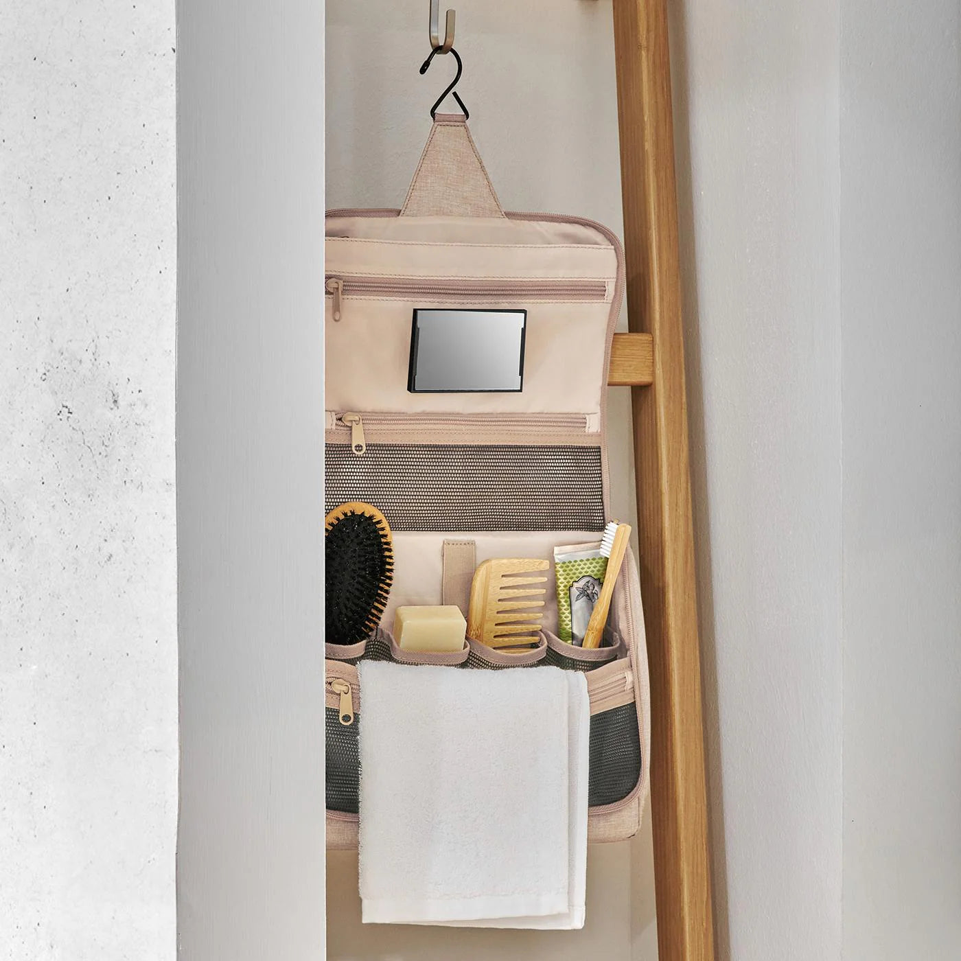 Trousse de toilette ochre Reisenthel 2