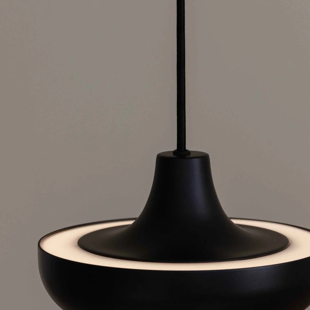 Suspension Cassini noir Umage