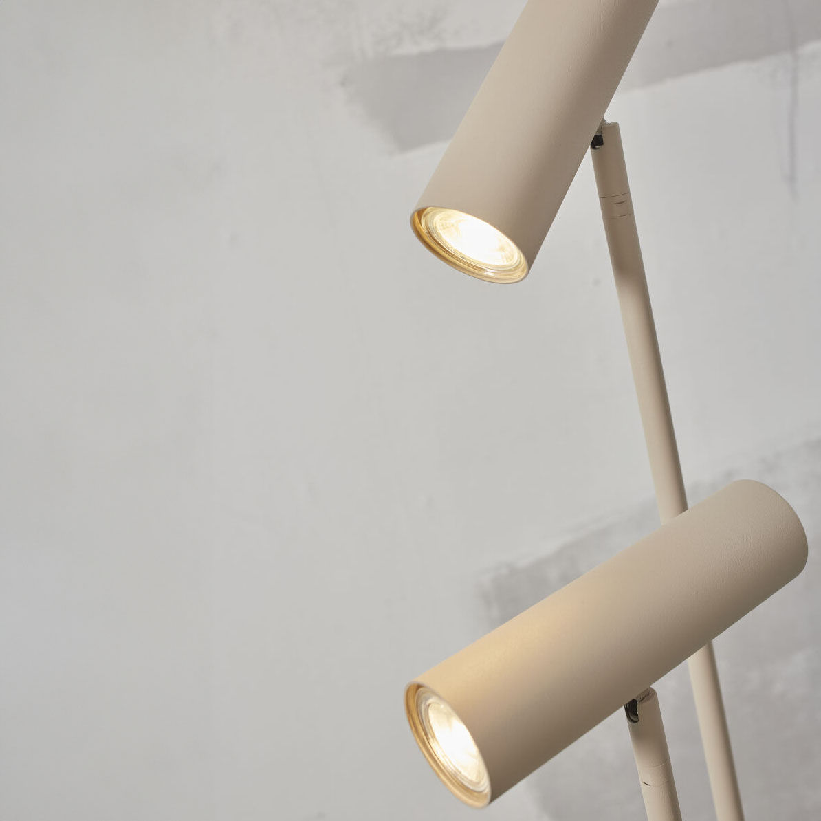 Lampadaire Havana métal beige It's about Romi